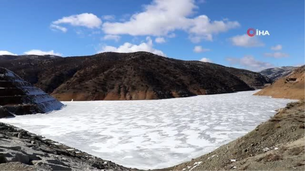 Son dakika! Gümüşhane\'de soğuk hava baraj gölünü dondurdu