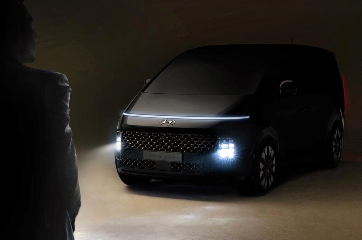 Hyundai\'den yepyen bir MPV: STARIA