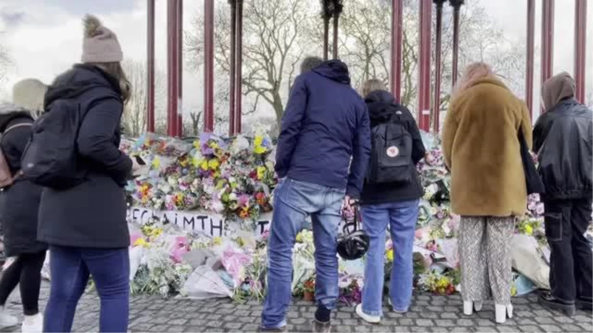 Londra\'da bir polisin kaçırıp öldürdüğü kadın için düzenlenen anma törenine polis müdahale etti