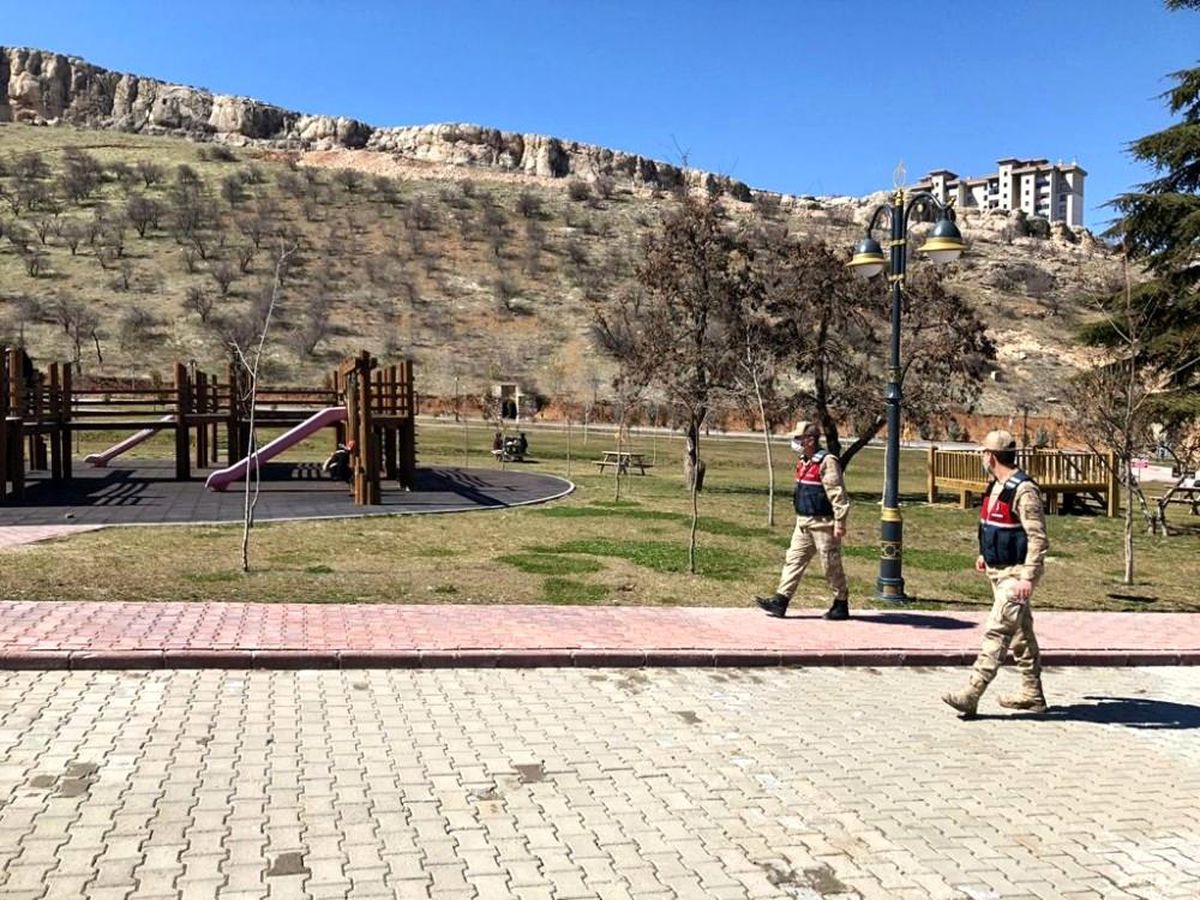 Jandarma ekipleri korona virüse karşı denetimde