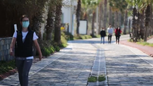  Kısıtlamasız cumartesi gününde sahillerde yoğunluk oluştu