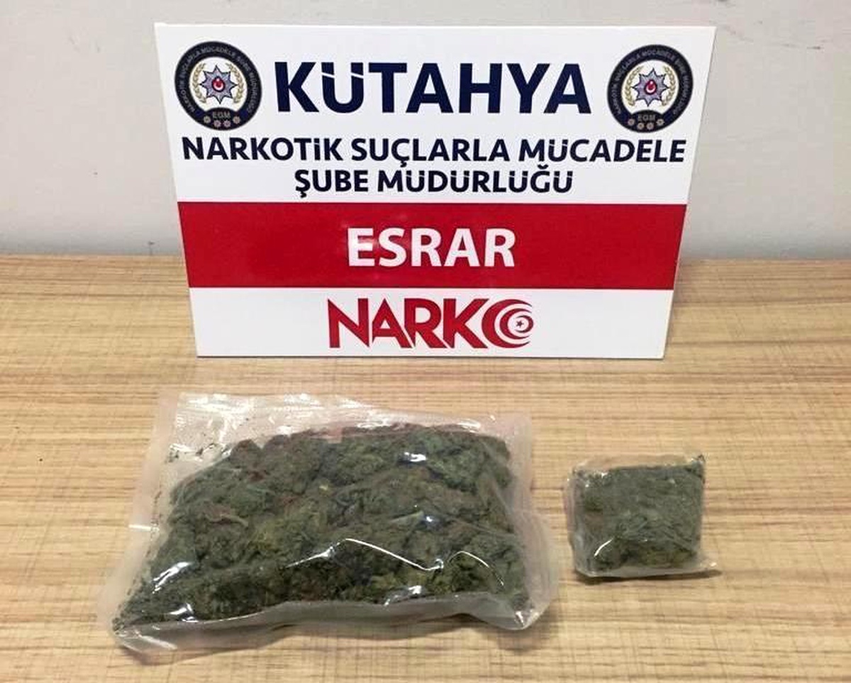 Son dakika haberi! Kütahya\'da polis uygulama noktasında esrar ele geçirildi