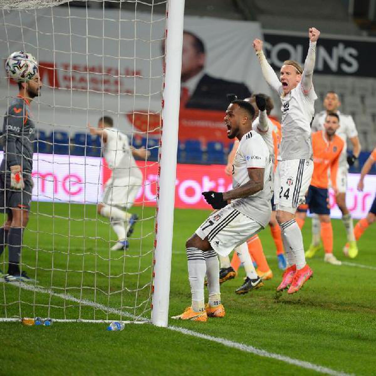 Lider Beşiktaş dolu dizgin ilerliyor