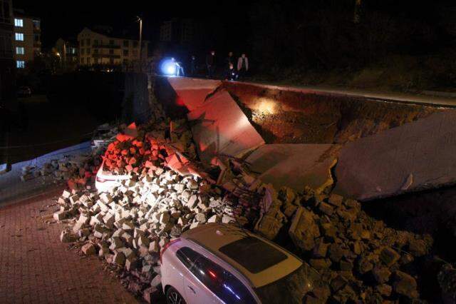 Nevşehir Belediye Başkanı Savran'ın oturduğu apartmanın istinat duvarı çöktü