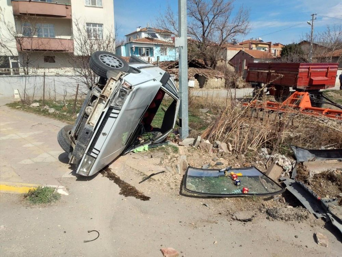 Otomobilin çarptığı emekli öğretmen hayatını kaybetti