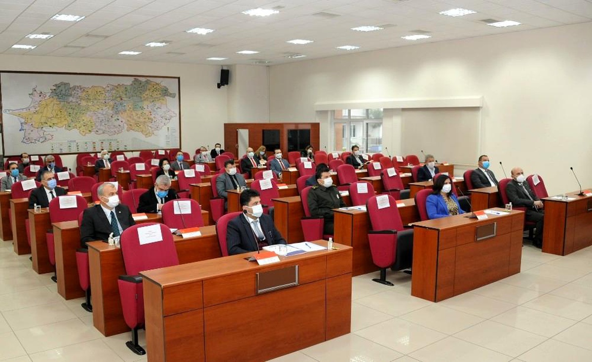 Rektör Aldemir; "Maske mesafe ve hijyen protokolünü titizlikle uyguluyoruz"