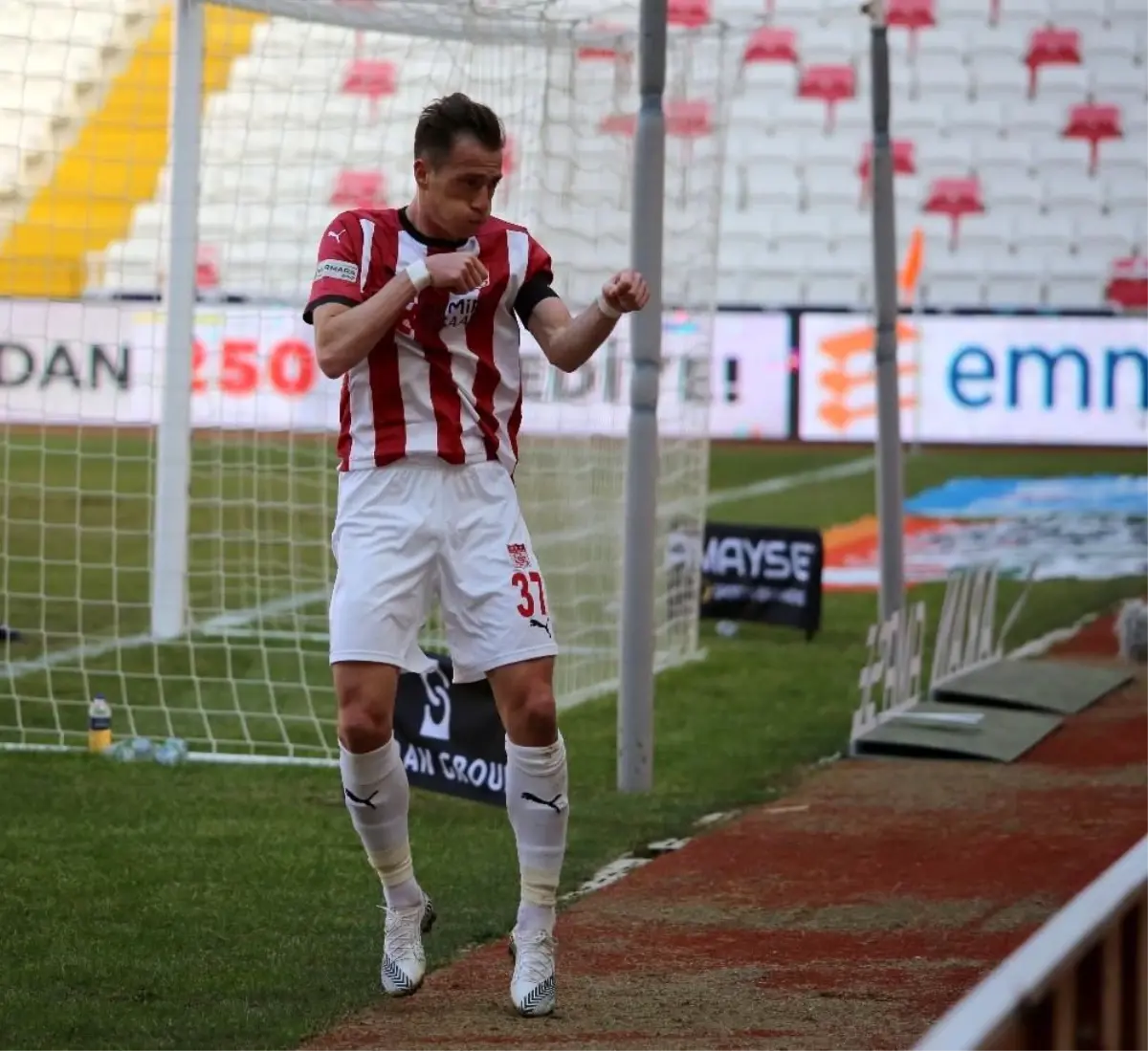 Süper Lig: D.G. Sivasspor: 1 Karagümrük: 0 (İlk yarı)