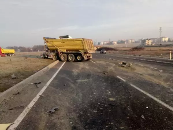 Tekirdağ'da minibüsle hafriyat kamyonu çarpıştı: 6 yaralı