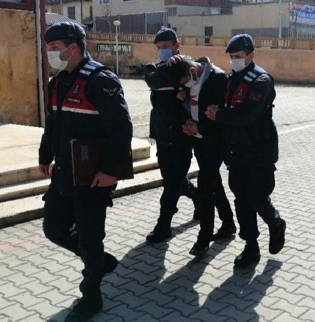 17 yaşındaki trans bireye kezzap atan saldırgan tutuklandı 17 yaşındaki trans bireye kezzap atan saldırgan tutuklandı