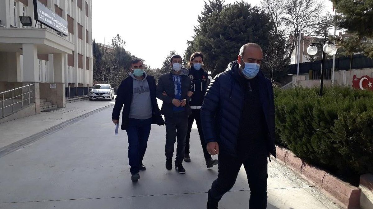 Uygulamada durdurulan yolcunun üzerinden bonzai çıktı