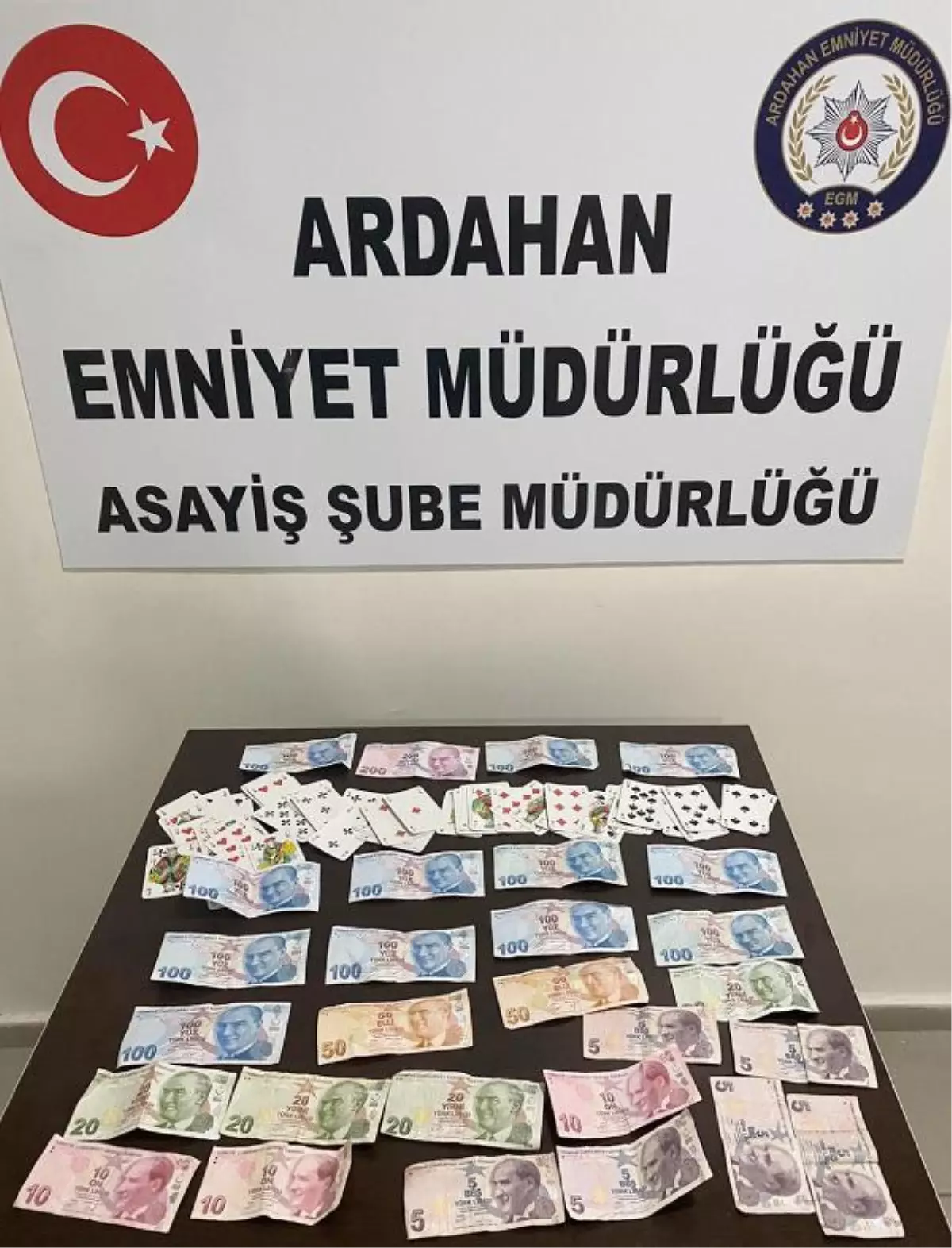 Ardahan\'da evde kumar oynayan 7 kişiye, 21 bin lira ceza