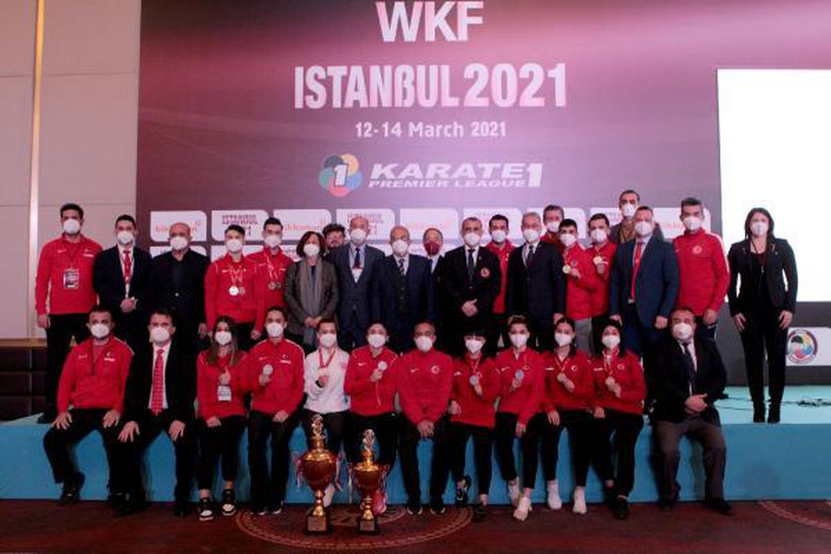 Gençlik ve Spor Bakanı Kasapoğlu, milli karatecileri tebrik etti