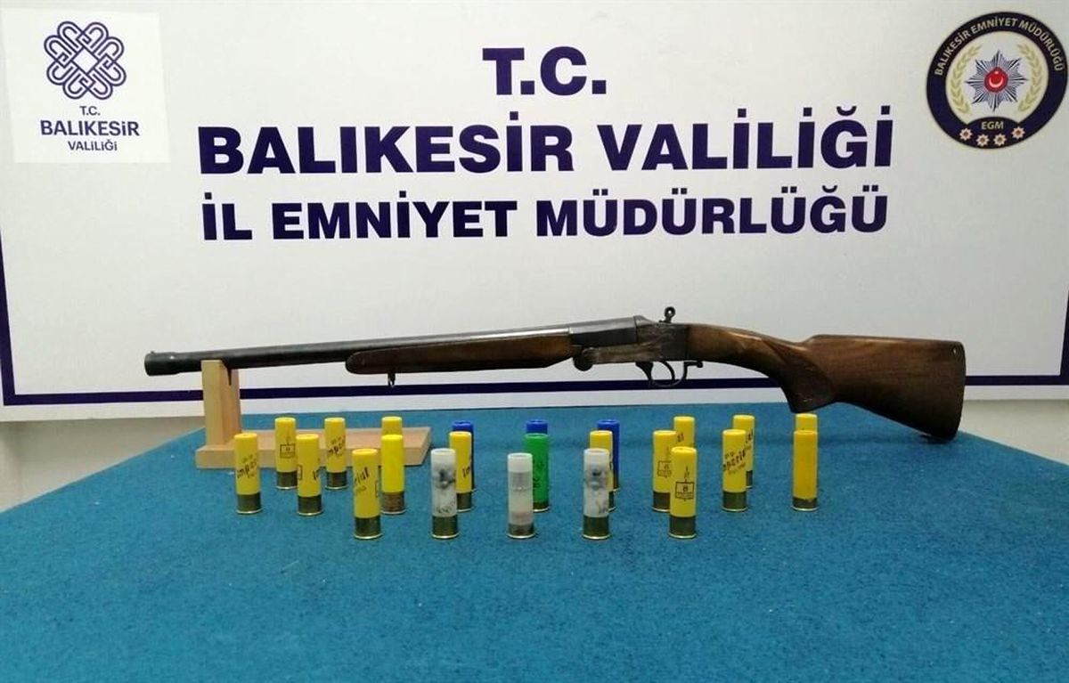 Son dakika 3. sayfa: Balıkesir\'de polis 2 aranan şahsı yakaladı