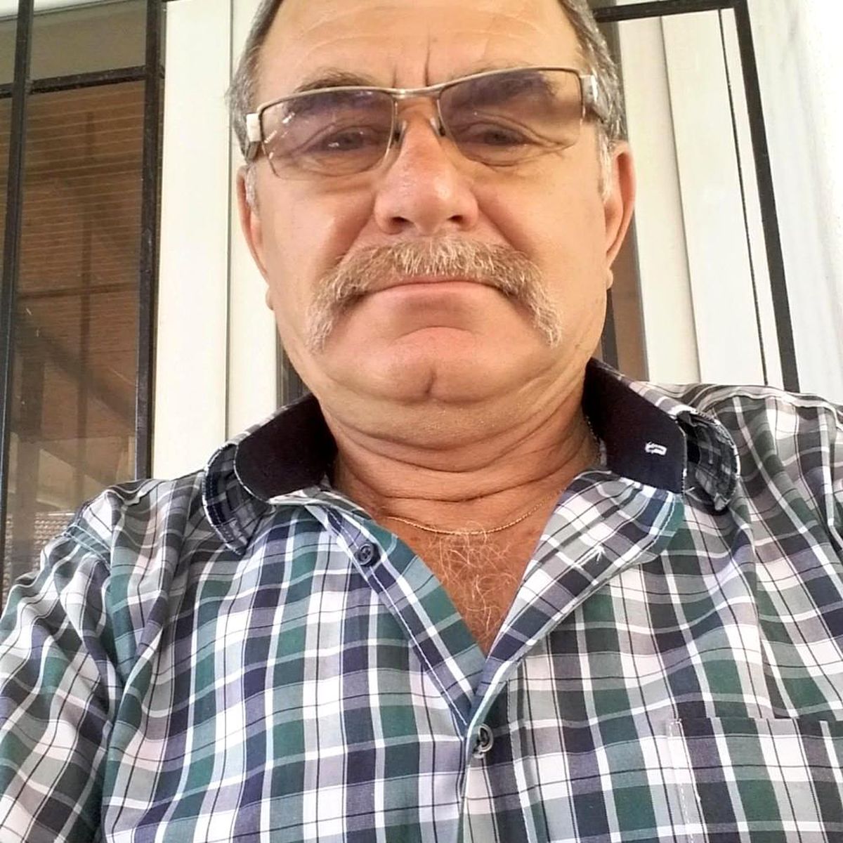 Başına düşen ağaç dalı hayattan kopardı