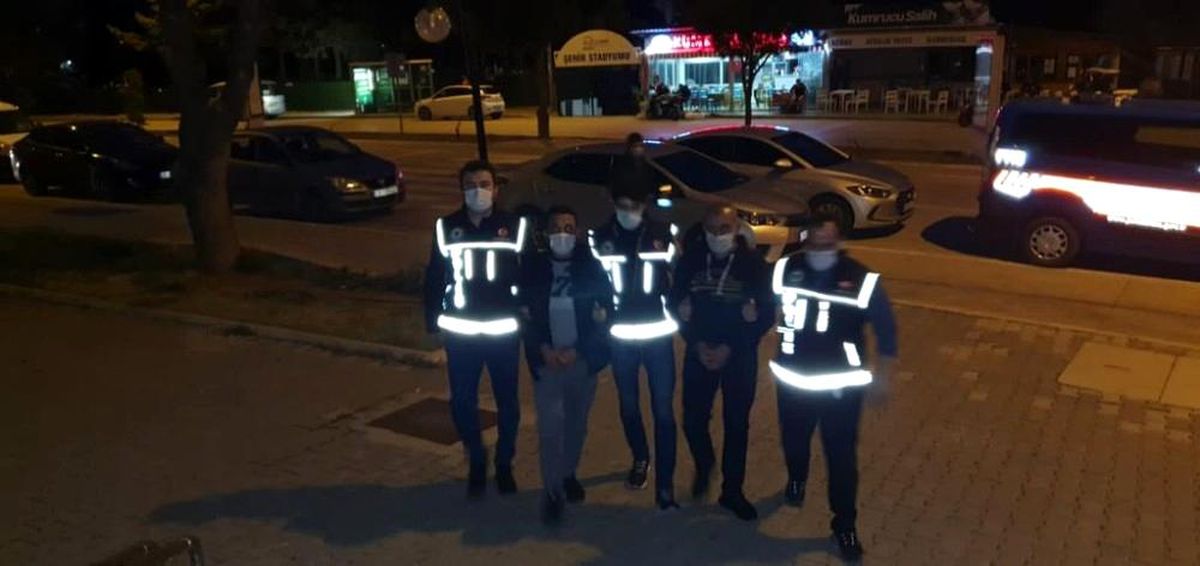 Çeşme\'de 2 uyuşturucu satıcısı tutuklandı