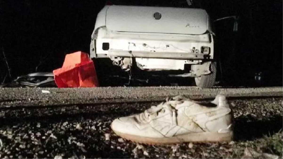 Elektrik direğine çarpan otomobilin sürücüsü hayatını kaybetti