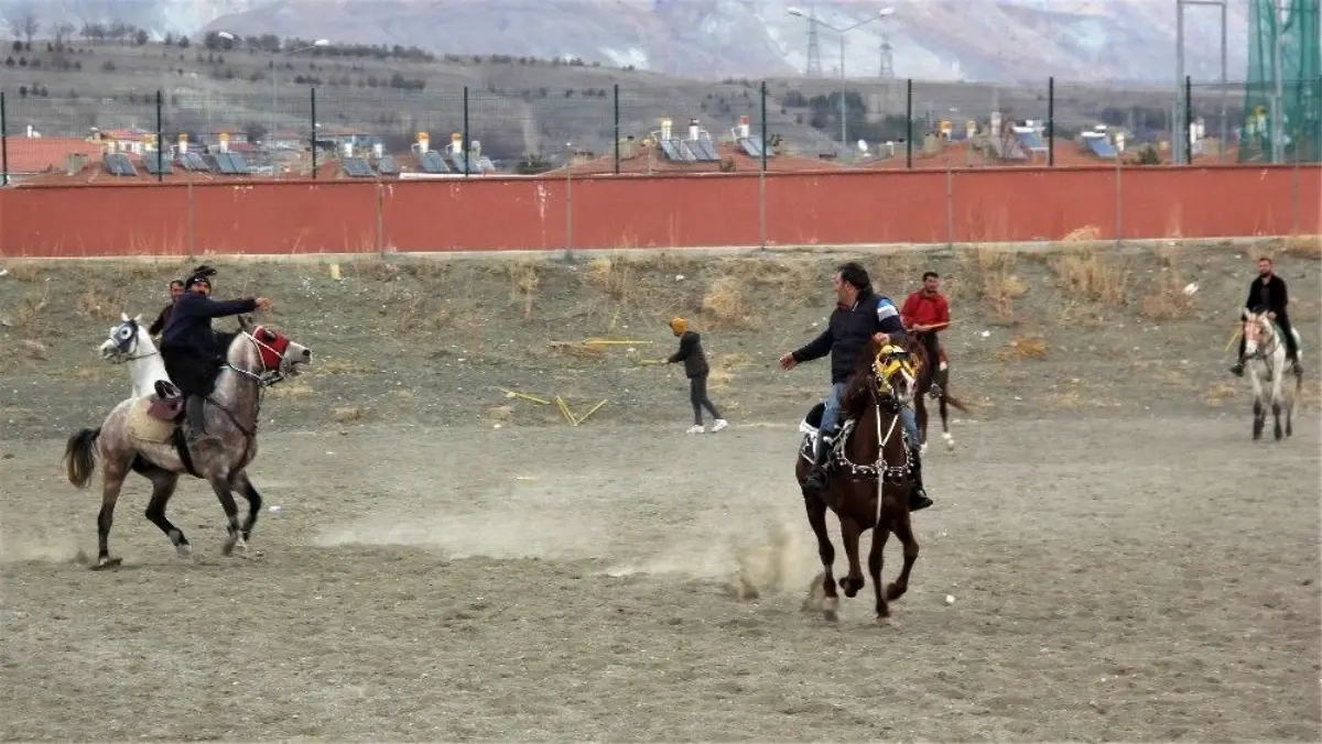 Erzincan\'da atlı cirit heyecanı başladı