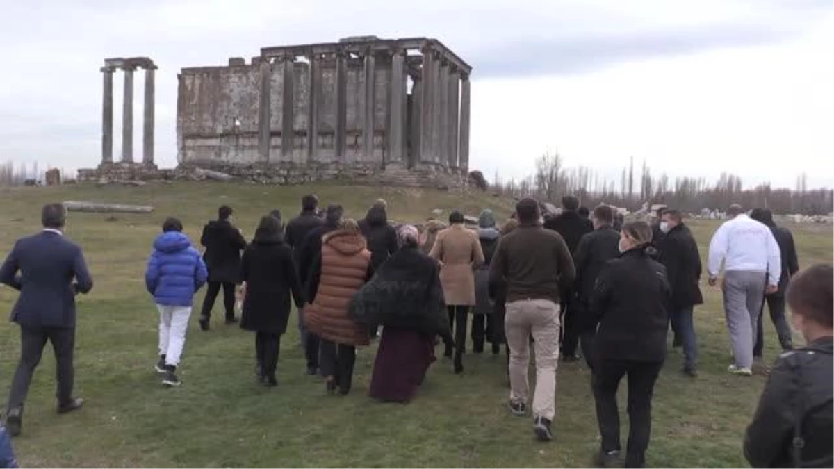 Son dakika haberleri: Gençlik ve Spor Bakanı Kasapoğlu, Aizanoi Antik Kenti ve Murat Dağı\'nı ziyaret etti