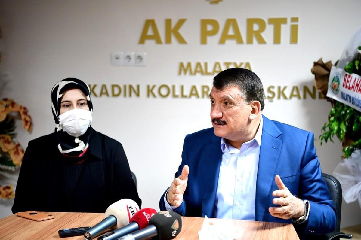 Gürkan, AK Parti kadın kollarını ziyaret etti