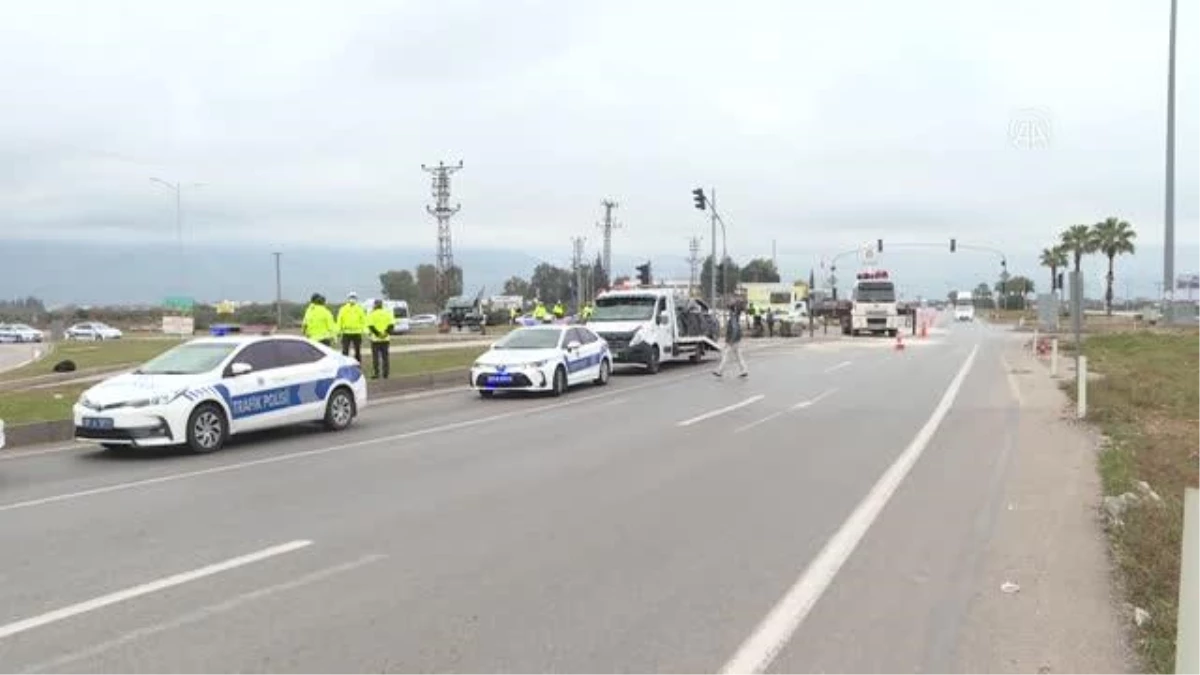 "Antalya\'da iki otomobil çarpıştı: 2 ölü, 3 yaralı" başlıklı haberimizdeki "2 ölü, 3 yaralı" ifadesini "1 ölü, 4 yaralı" şeklinde düzelterek...