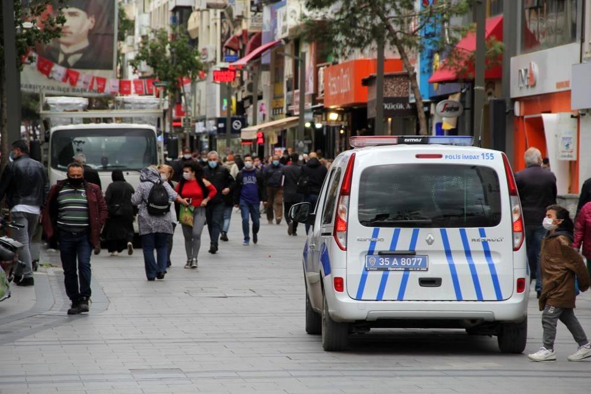 İzmir\'de tedbirlere uymayanlara 1 milyon 489 bin lira ceza