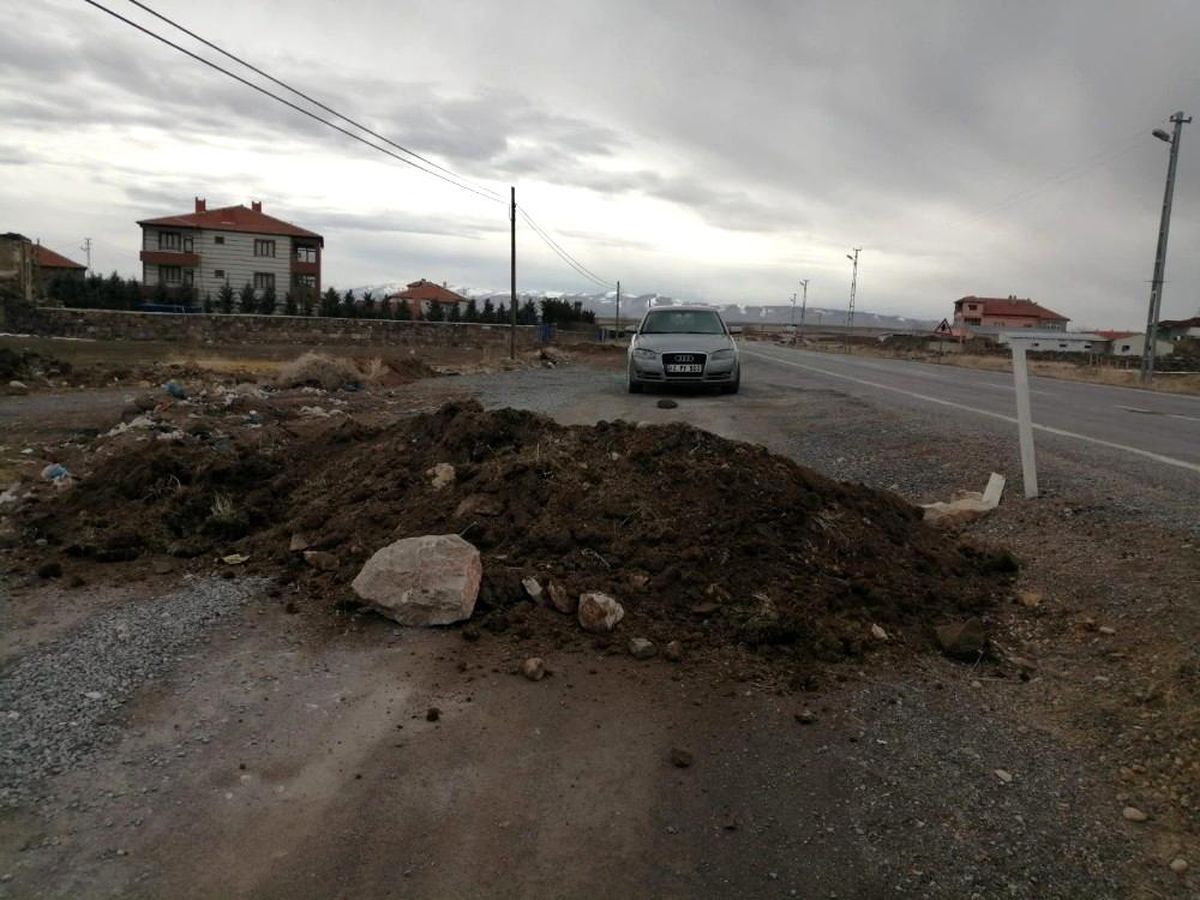 Kayseri\'de 900 nüfuslu mahallenin giriş ve çıkışları korona virüs nedeni ile kapatıldı