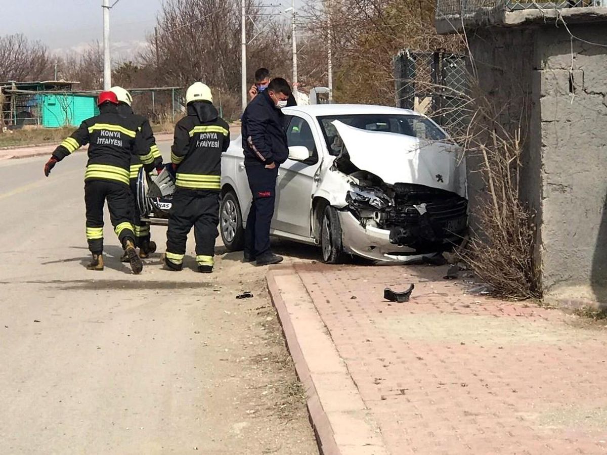 Konya\'da iki otomobil çarpıştı: 1 yaralı