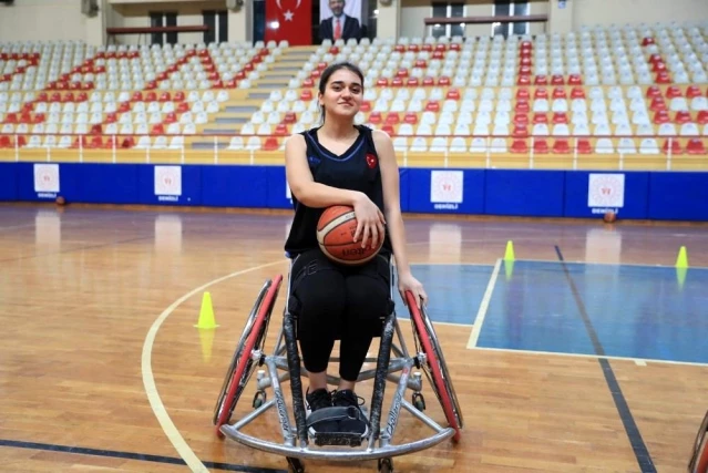 Pamukkale Belediyespor'da iki sporcuya A Milli takımdan davet