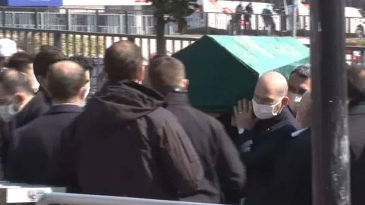 Bakan Soylu'nun en acı günü! Annesinin tabutunu böyle omuzladı