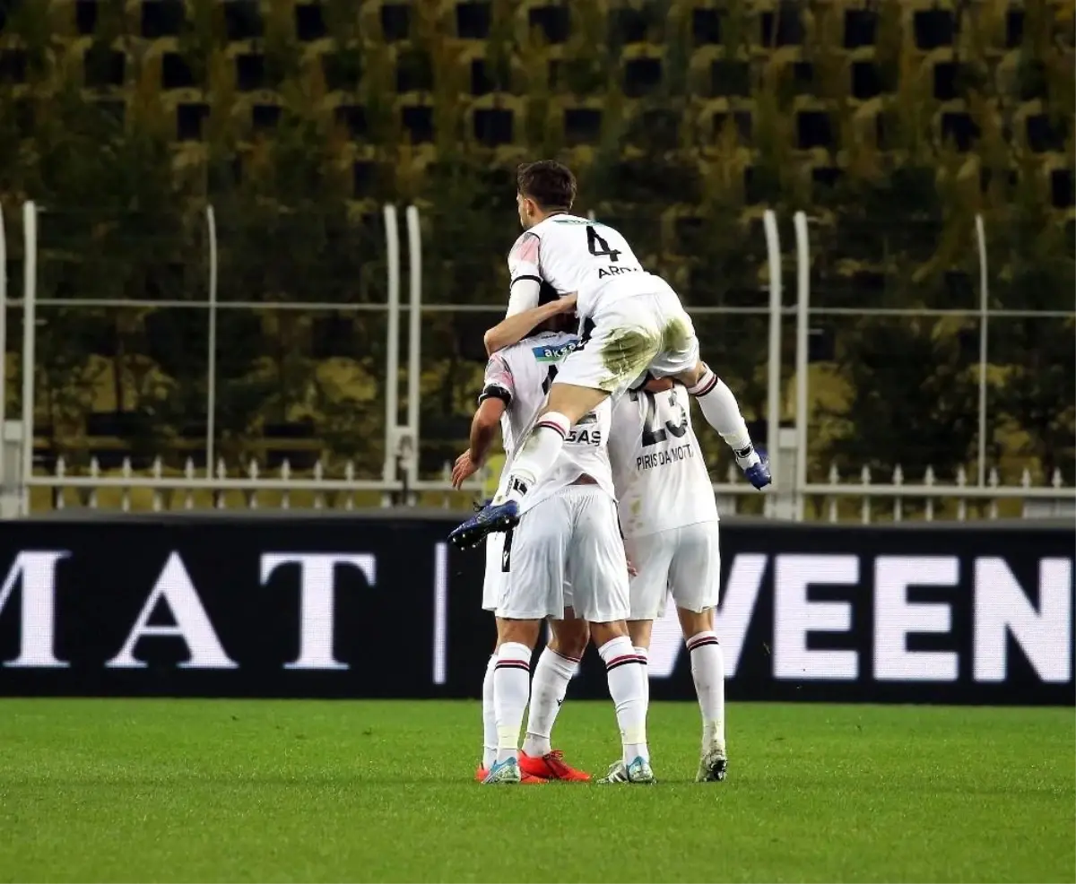 Süper Lig: Fenerbahçe: 1 - Gençlerbirliği: 2 (Maç sonucu)