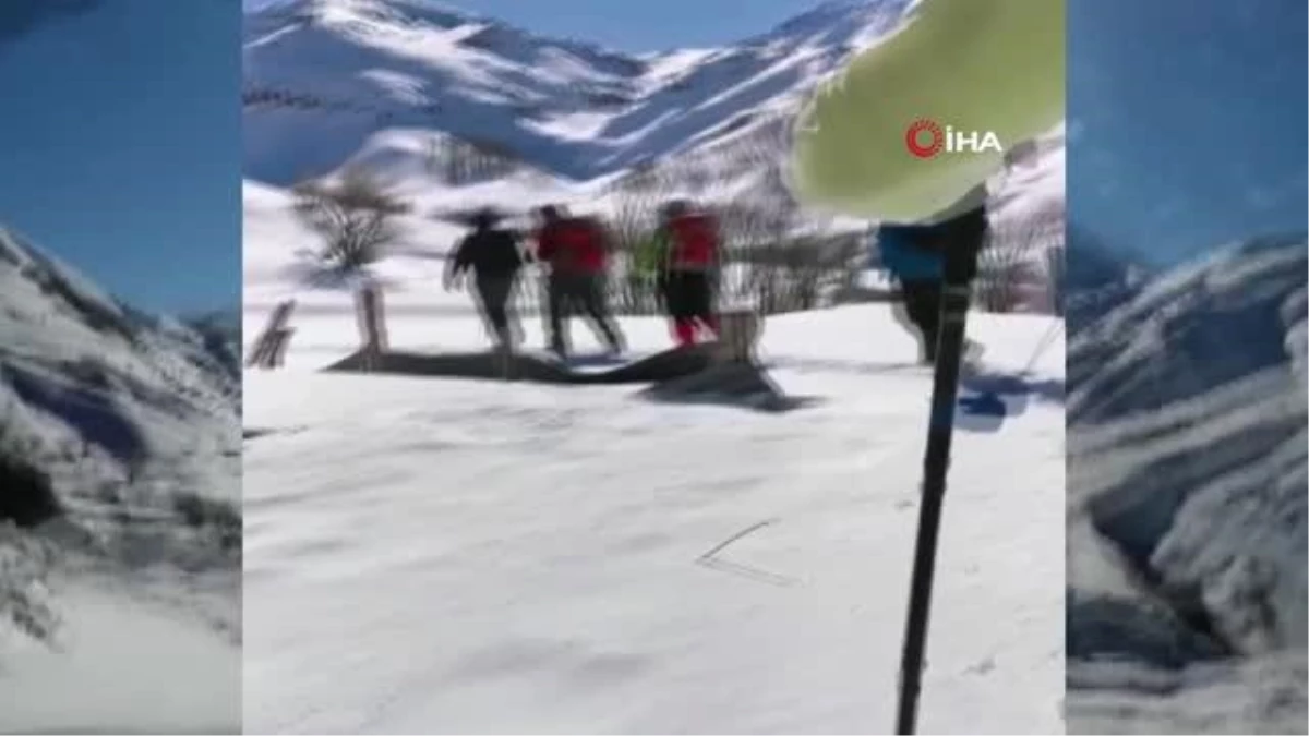 Tunceli\'de dağcılar, 2 bin 884 rakımlı karlı dağa 8 saatte tırmandı