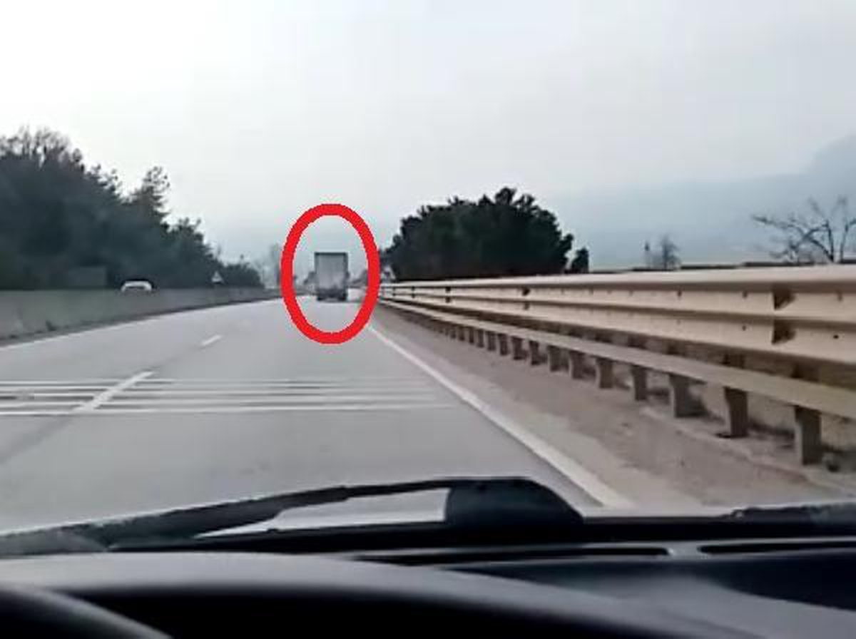 4 kişinin ölümüne neden olan TIR\'ın kaza öncesi trafikte görüntüleri ortaya çıktı