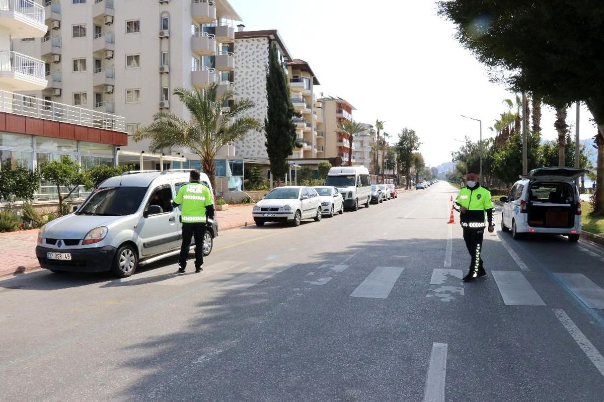 Alanya\'da hafta sonu yasağa uymayanlara ceza yağdı