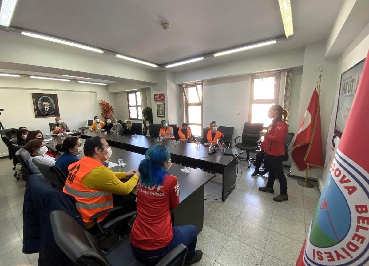 Balçova\'da afetlere karşı AKUT ile iş birliği