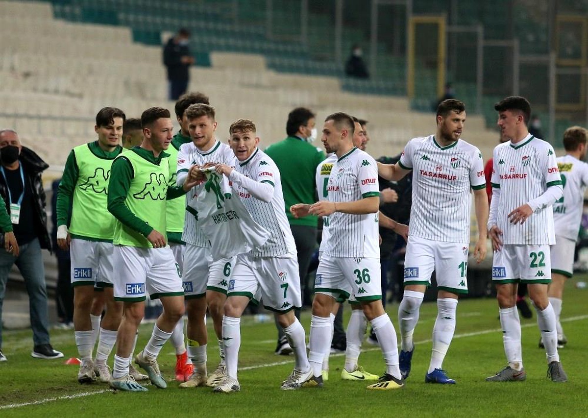 Bursaspor\'un golcü ismi Burak Kapacak cezalı duruma düştü