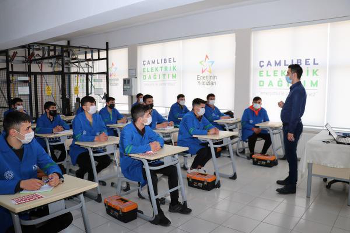 \'Enerjinin Yıldızları\' yüz yüze eğitime başladı
