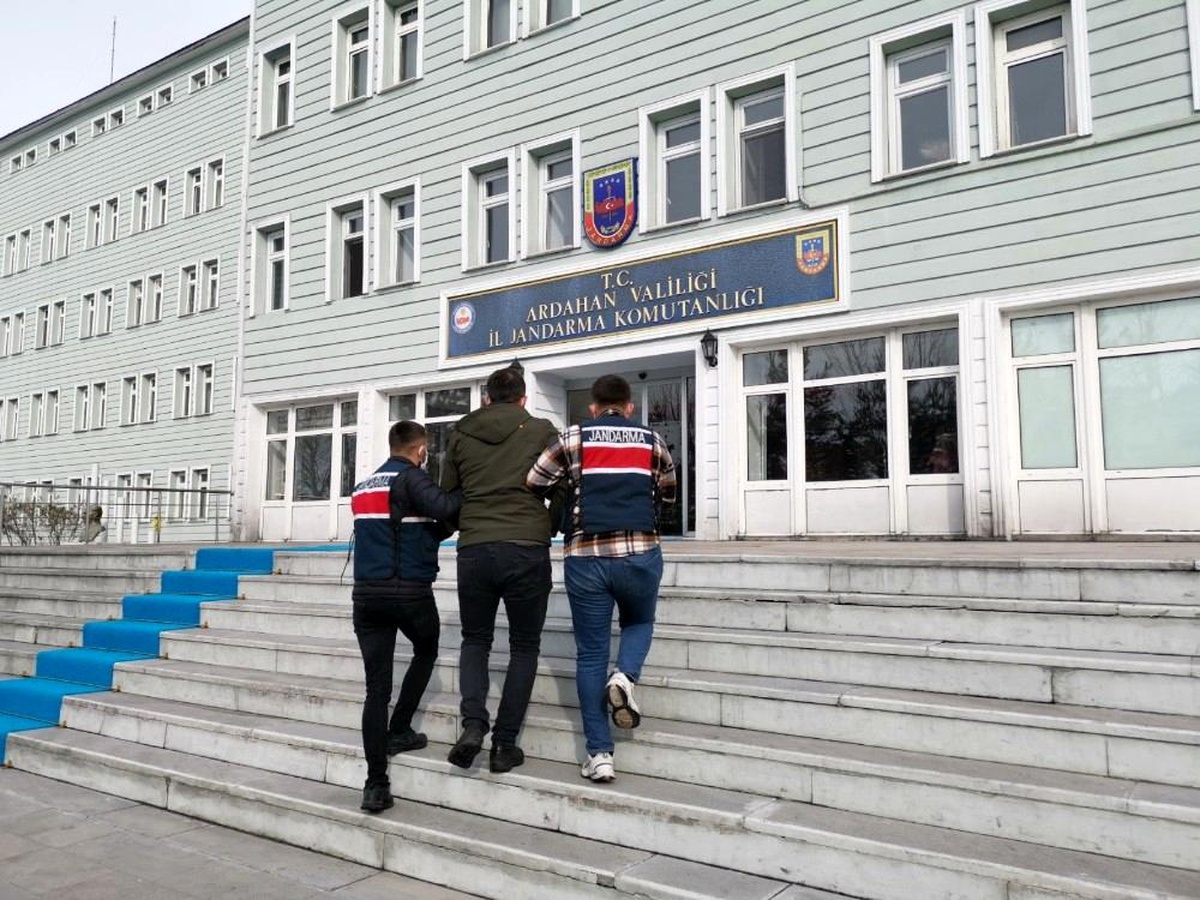 Ardahan merkezli operasyonda aranan 3 FETÖ/PDY ve PKK/KCK şüphelisi yakalandı
