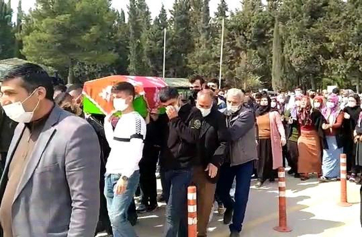 Güvercinlerini beslemek isterken çatıdan düşerek ölen genç toprağa verildi