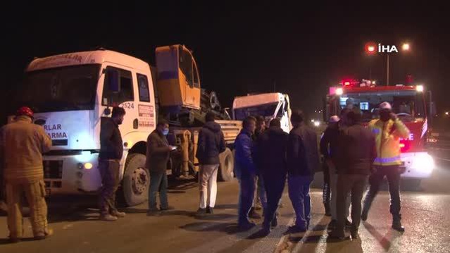 Hafriyat kamyonu park halindeki oto kurtarma aracına çarptı: 1 yaralı
