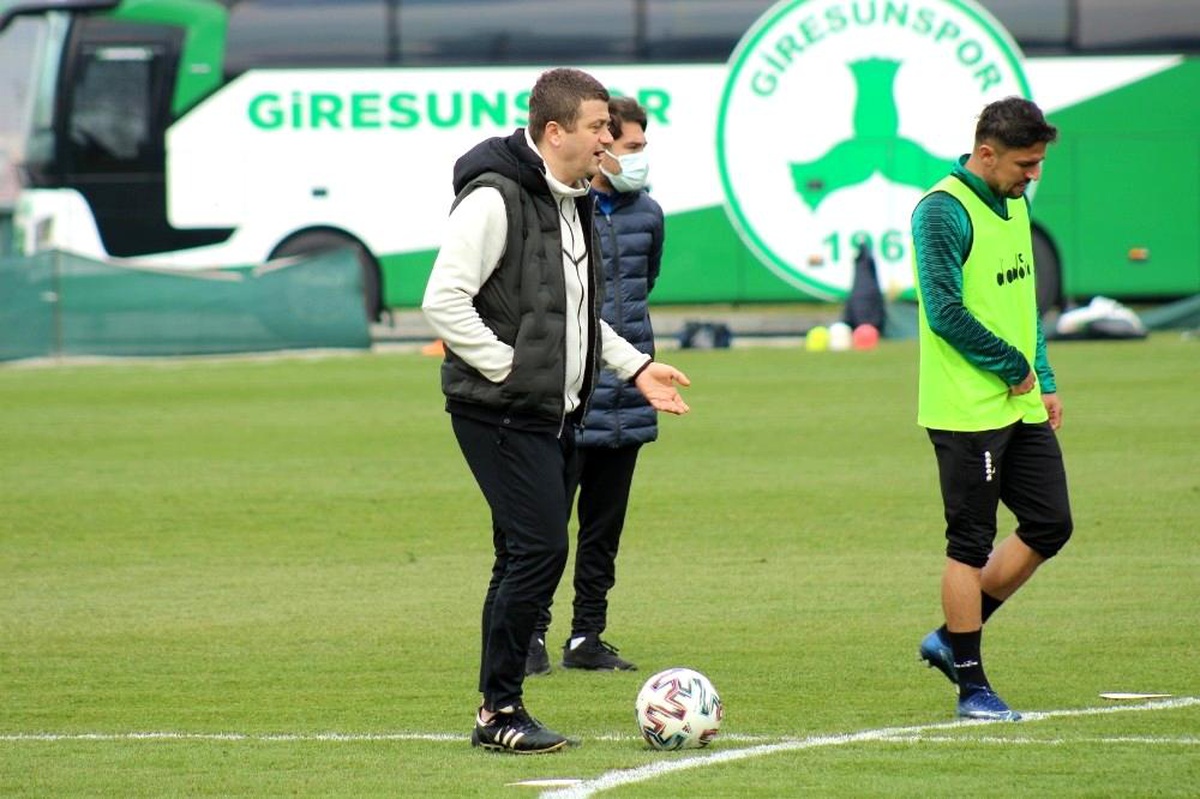 Hakan Keleş: "Samsunspor deplasmanında puan kayıplarını telafi edeceğiz"
