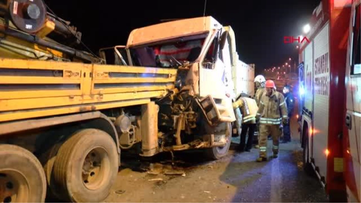 Hafriyat kamyonu park halindeki kamyona arkadan çarptı: Bir yaralı