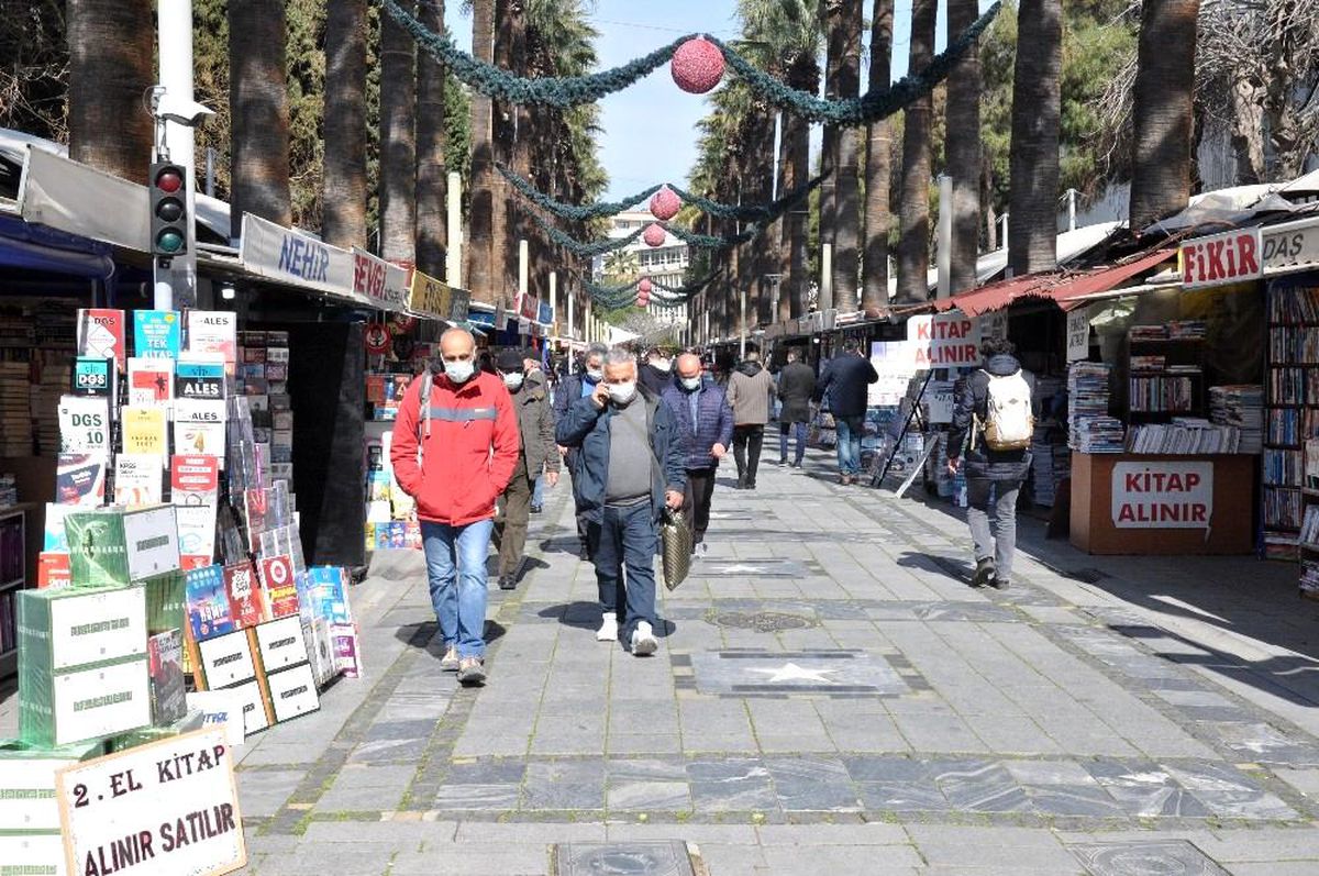 İzmir\'de kitap hırsızları Sevgi Yolu\'na dadandı
