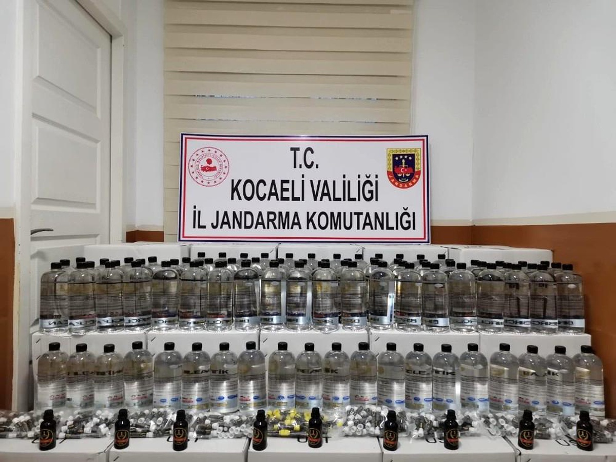 Kocaeli\'de yüzlerce litre etil alkol ele geçirildi