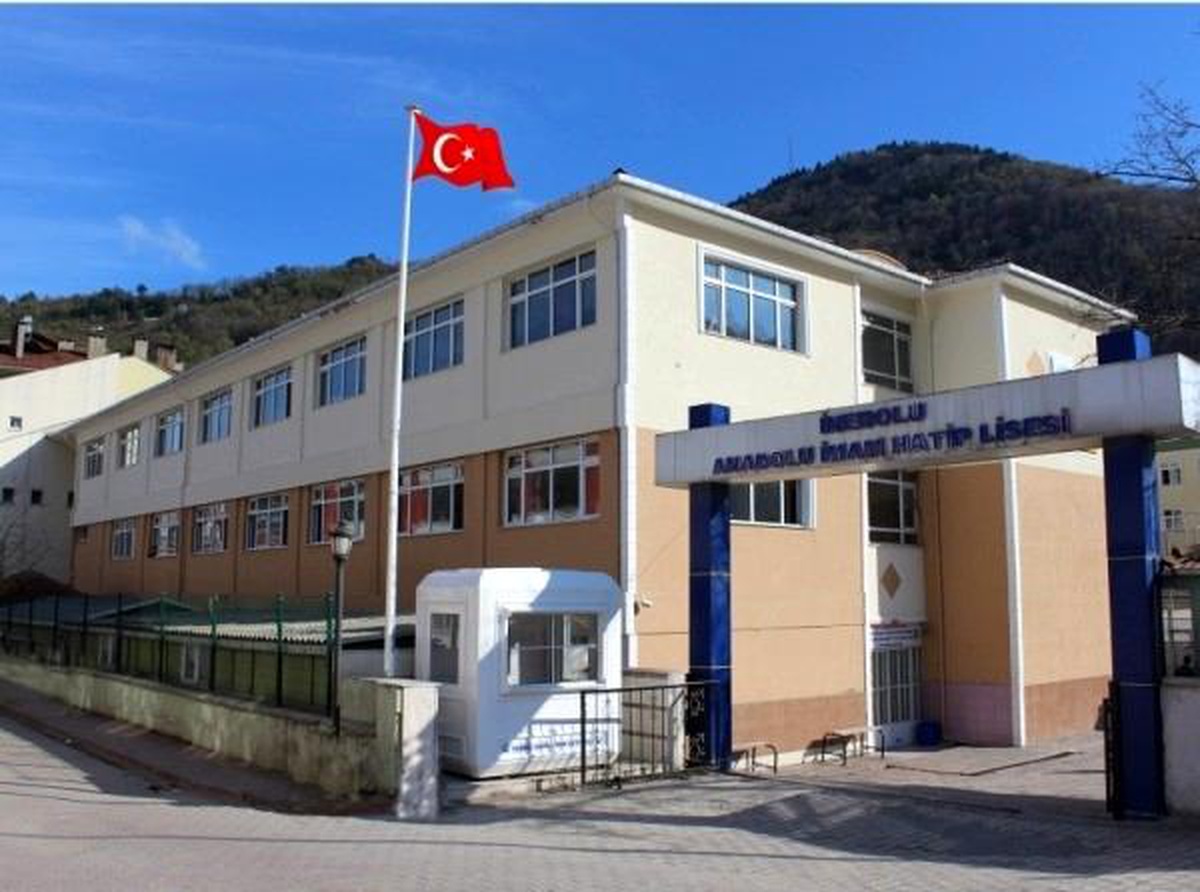 Korona virüs vakası görülen iki okulda eğitime ara verildi