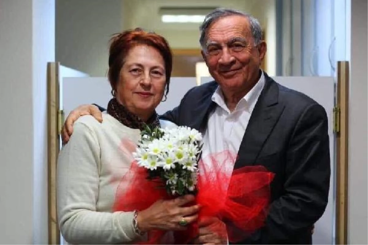 Koronavirüse yakalanan Seyhan Belediye Başkanı Kemal Akay\'ın eşi hayatını kaybetti