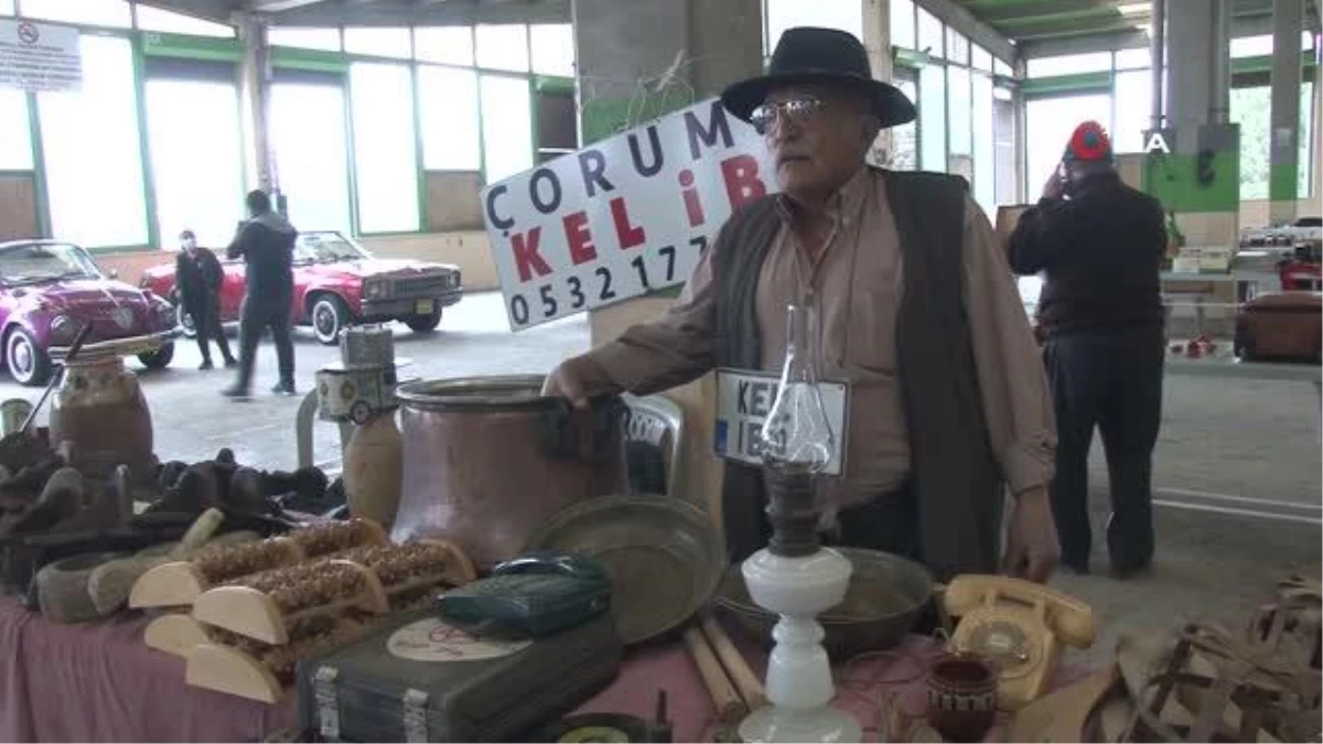 Köylerden topladığı antika eşyaları pazarda satıyor