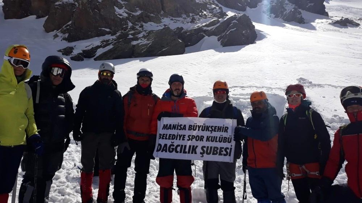 Manisalı dağcılar Erciyes\'in zirvesinde eğitime katıldı