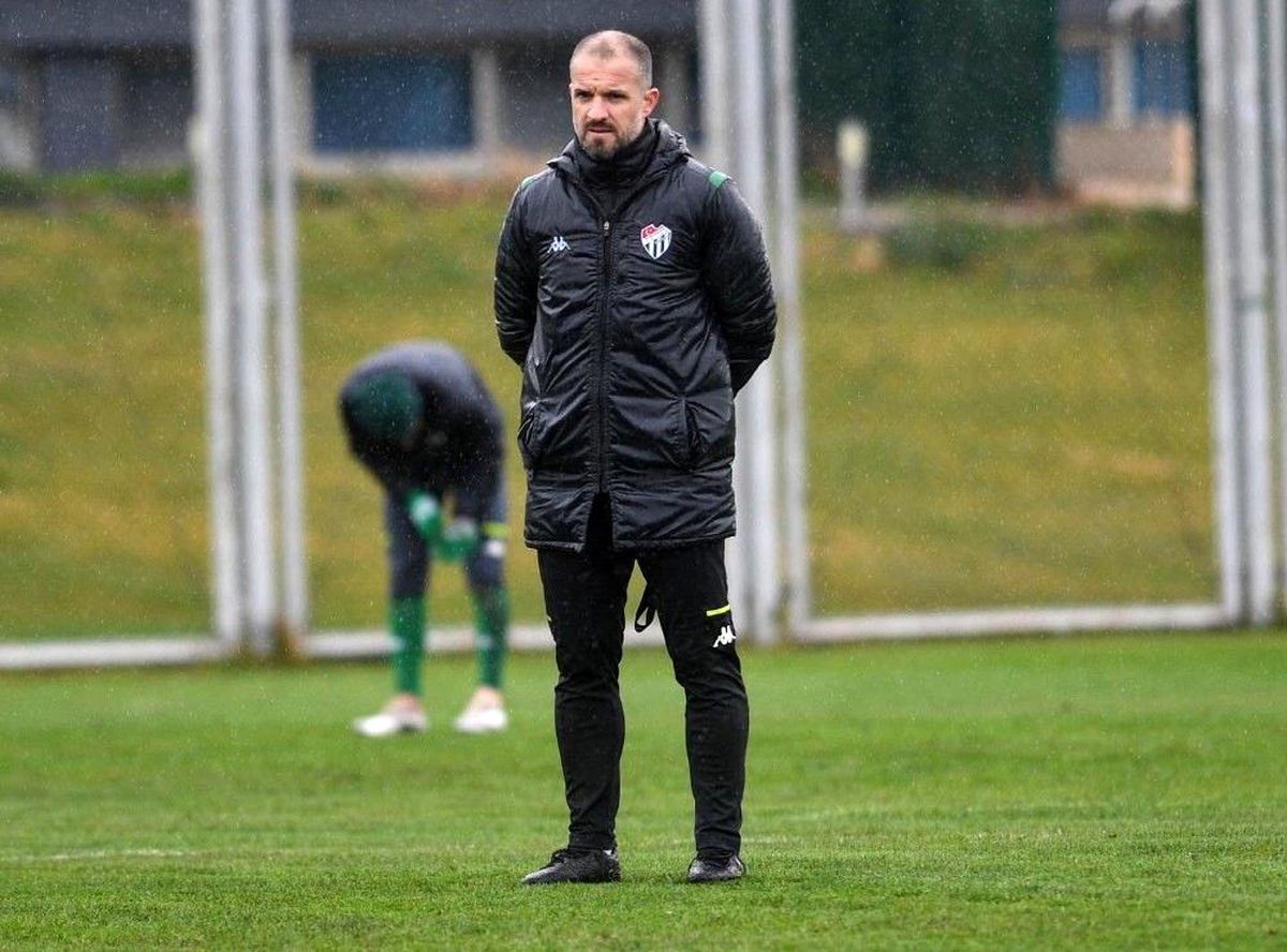 Mustafa Er: "Sizinle gurur duyuyorum"