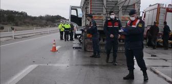 Manisa'da otomobil ile kamyon çarpıştı: 4 ölü