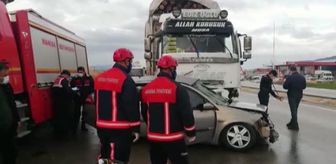 Son Dakika | Otomobille kamyonun çarpışması sonucu 3 kişi öldü, 1 kişi ağır yaralandı
